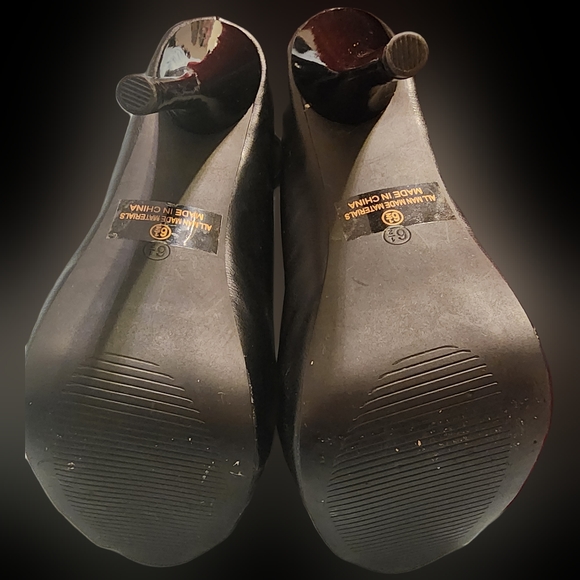 Venus Women's Size 6.5 Black Stilleto Heels - Picture 3 of 4